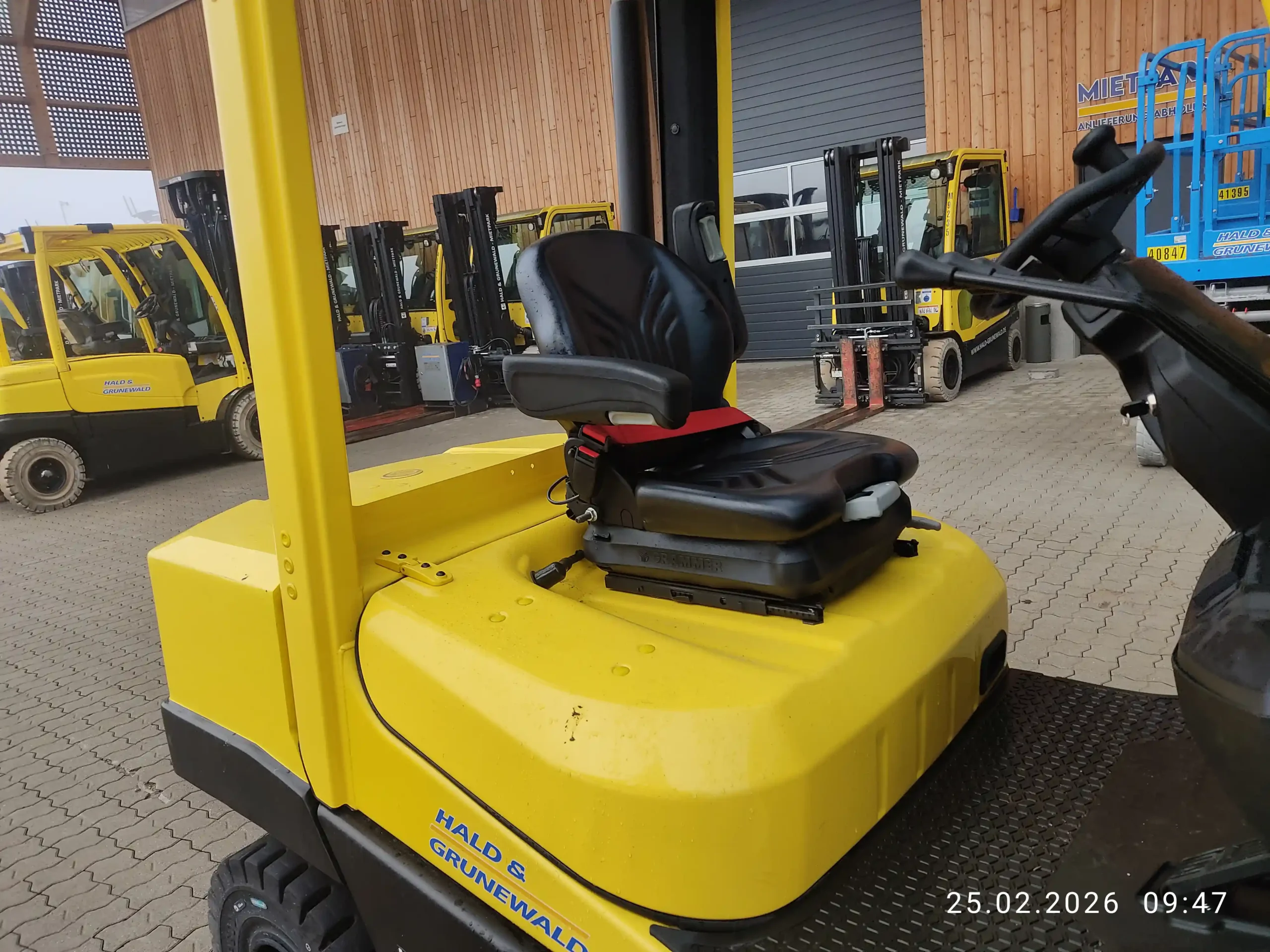 hyster-h3-0a-diesel-frontstapler-triplex-4920-mm image 2