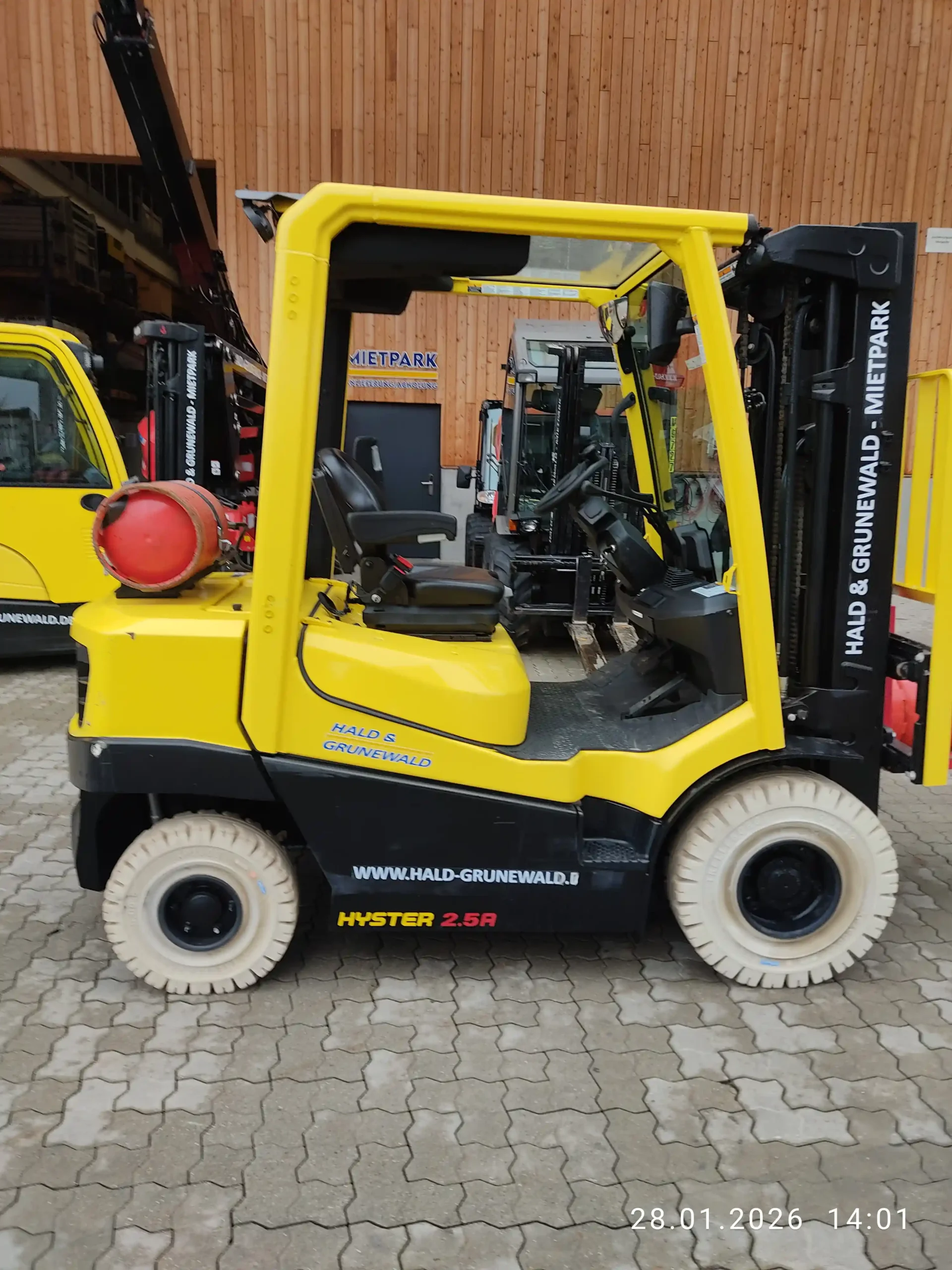 hyster-h2-5a-gas-frontstapler-triplex-4950-mm-2 image 2