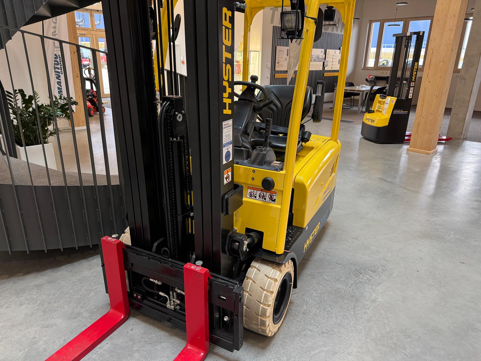 hyster-j2-0uttl-elektro-frontstapler-mit-lithium-batterie image 4