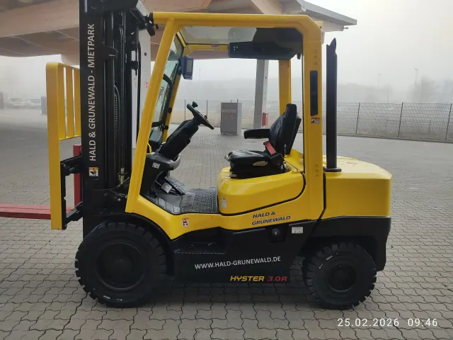 hyster-h3-0a-diesel-frontstapler-triplex-4920-mm image 1