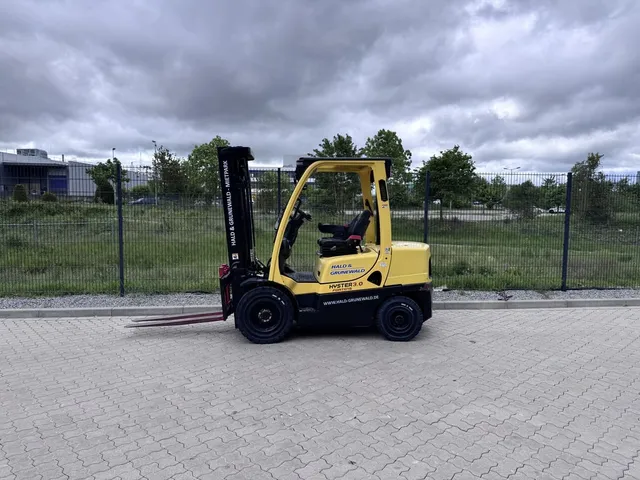 hyster-h3-0ft-d-diesel-frontstapler-triplex-4915mm image 1