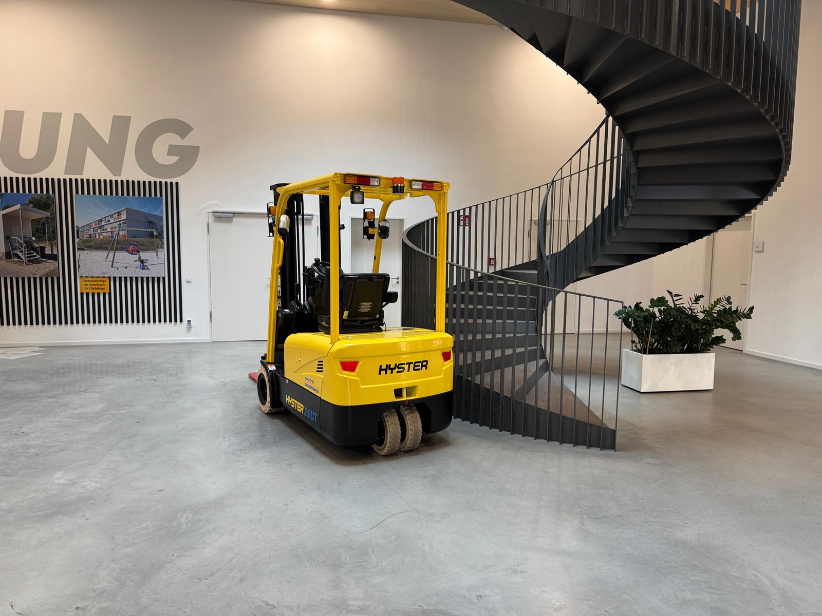 hyster-j2-0uttl-elektro-frontstapler-mit-lithium-batterie image 3
