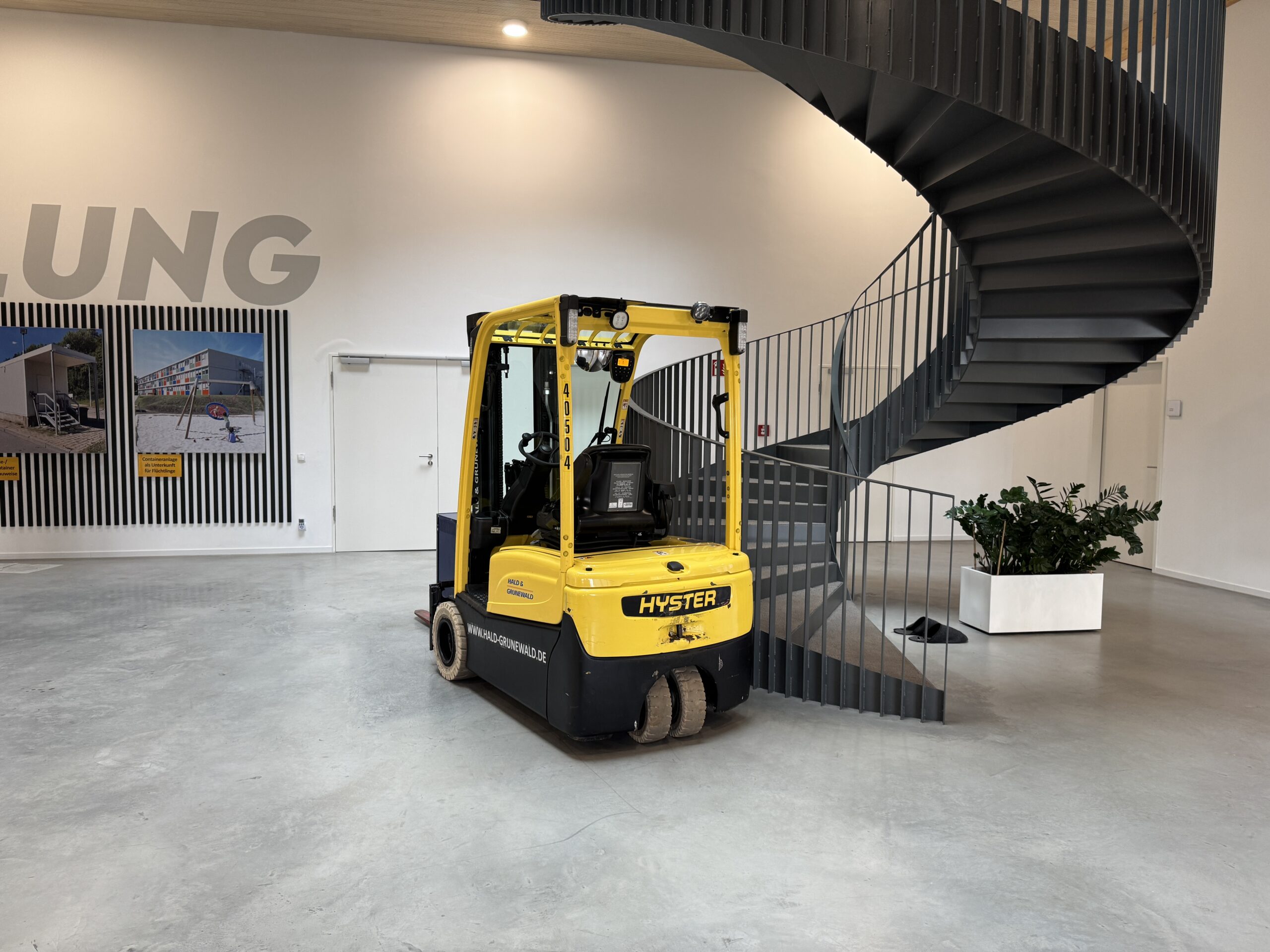hyster-j2-0xnt-elektro-frontstapler-seitenschieber-vollfreihub image 3