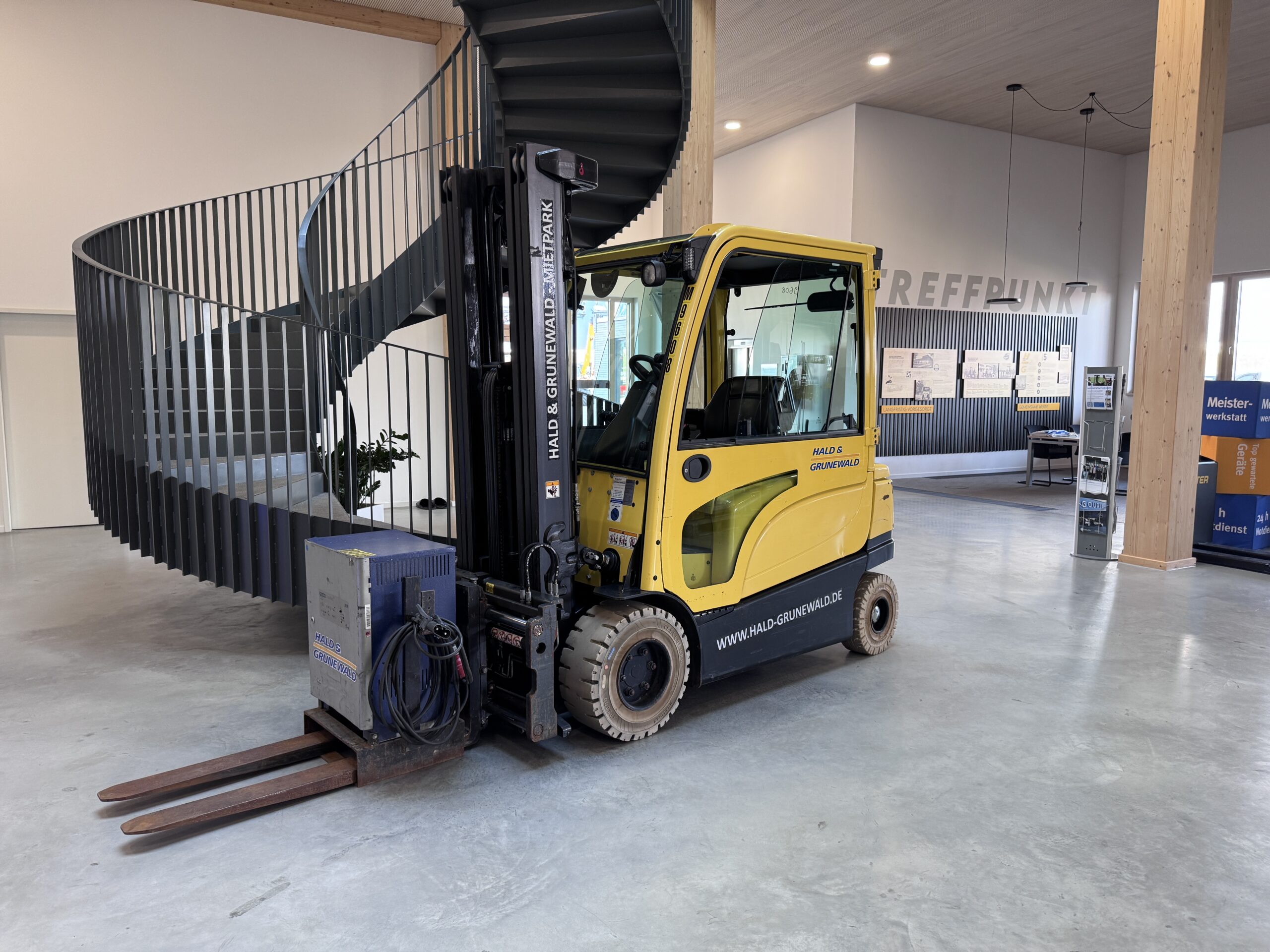 hyster-j3-0xn-elektro-frontstapler-vollkabine-heizung image 4