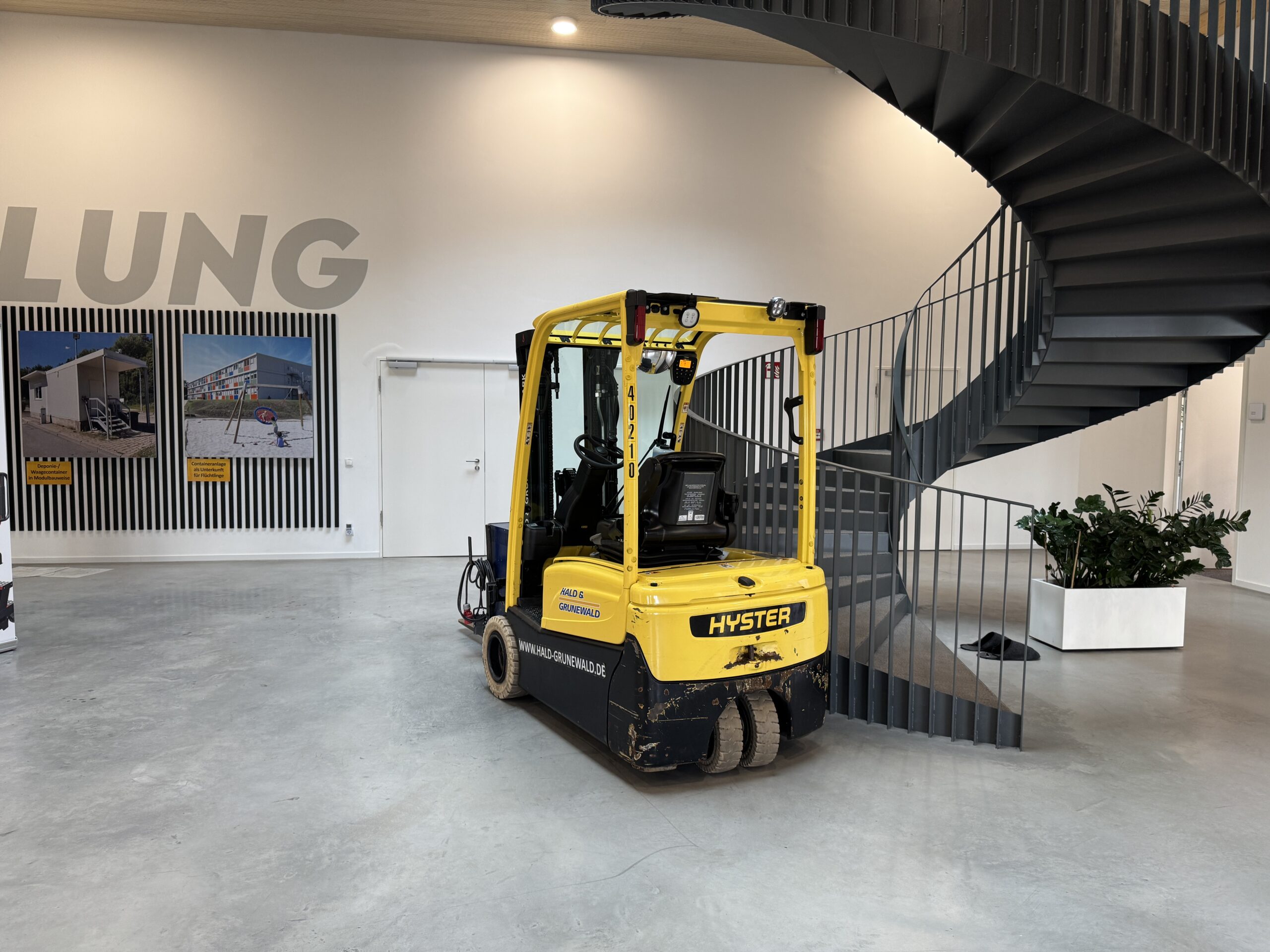 hyster-j1-8xnt-mwb-elektro-frontstapler-triplex image 3