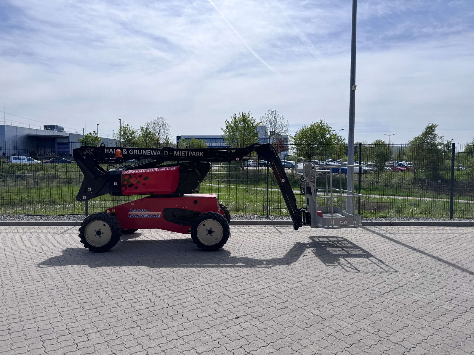 manitou-mango-12-gelenkarbeitsb-hne-kompakt-gel-ndeg-ngig image 1