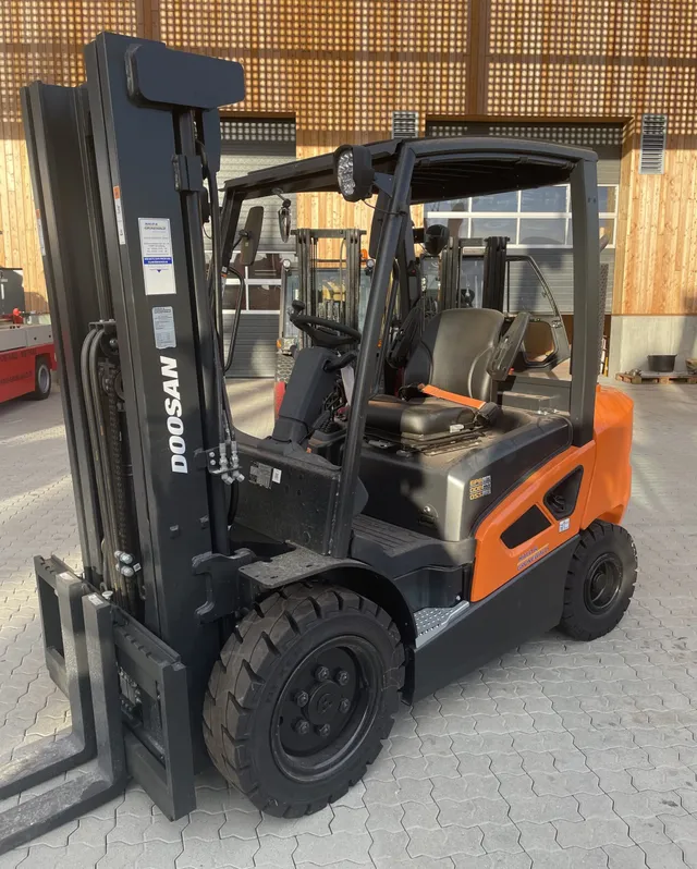 doosan-d30s-9-diesel-frontstapler-3-0-t image 1