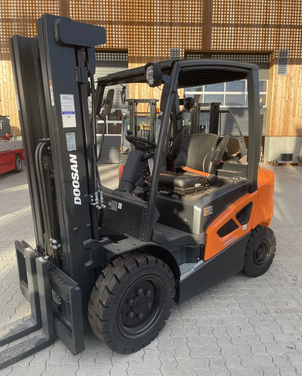 doosan-d30s-9-diesel-frontstapler-3-0-t image 1