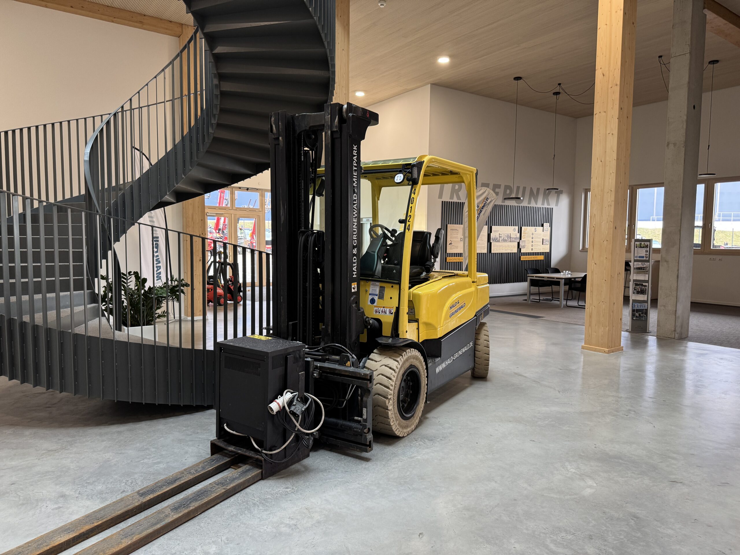 hyster-j5-0xn-elektro-frontstapler-zinkenversteller image 2