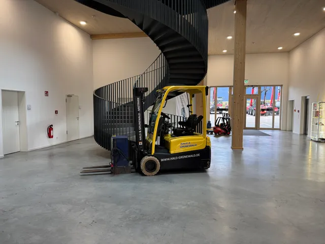 hyster-j1-8xnt-mwb-elektro-frontstapler-triplex image 1