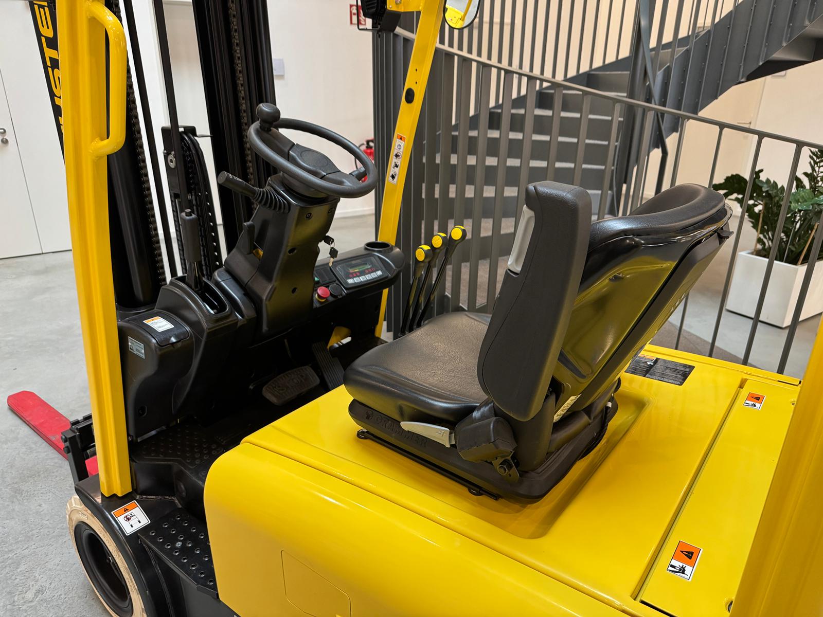 hyster-j2-0uttl-elektro-frontstapler-mit-lithium-batterie image 5