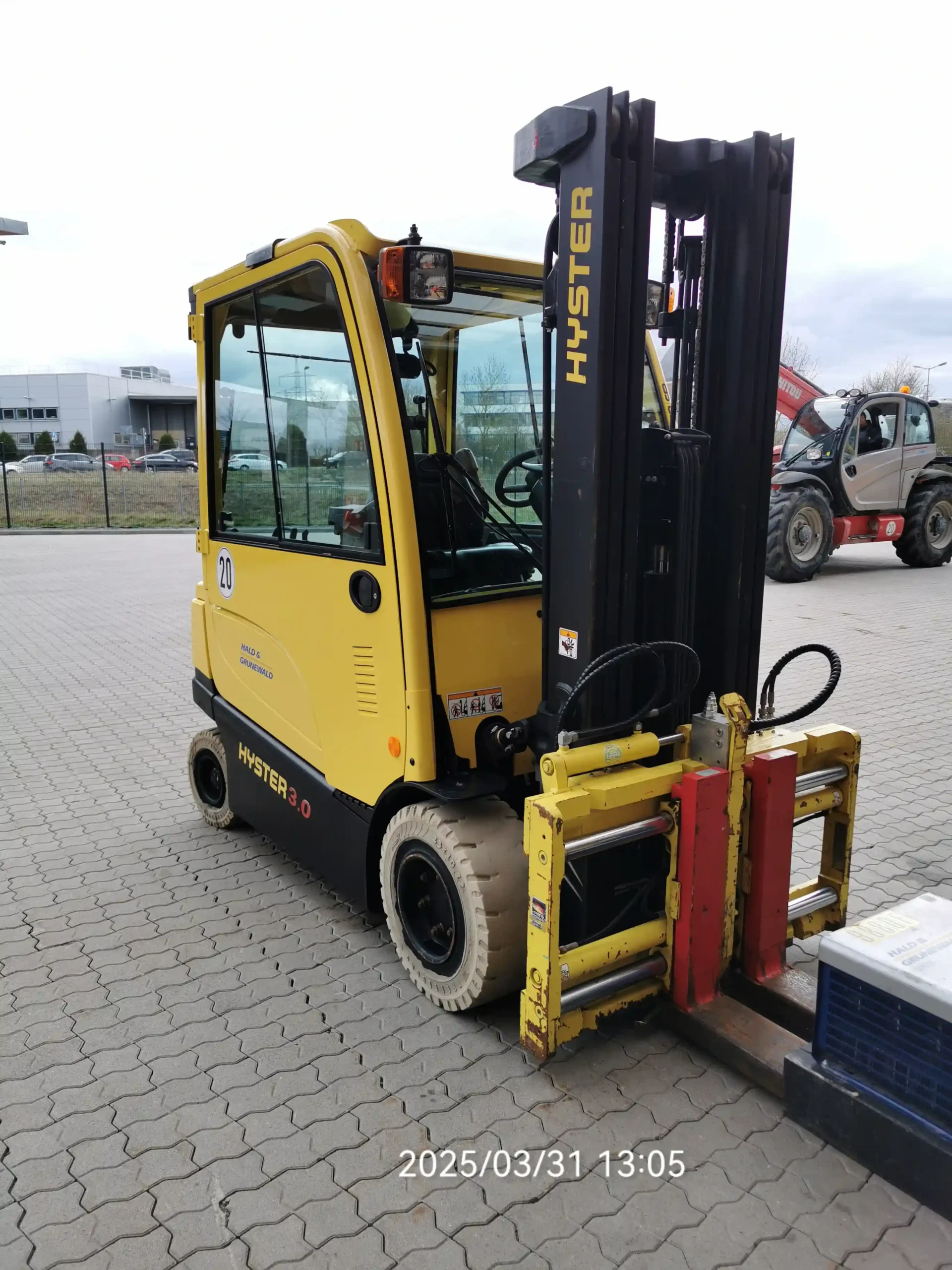 hyster-j3-0xn-elektro-frontstapler-triplex-4910-mm image 3
