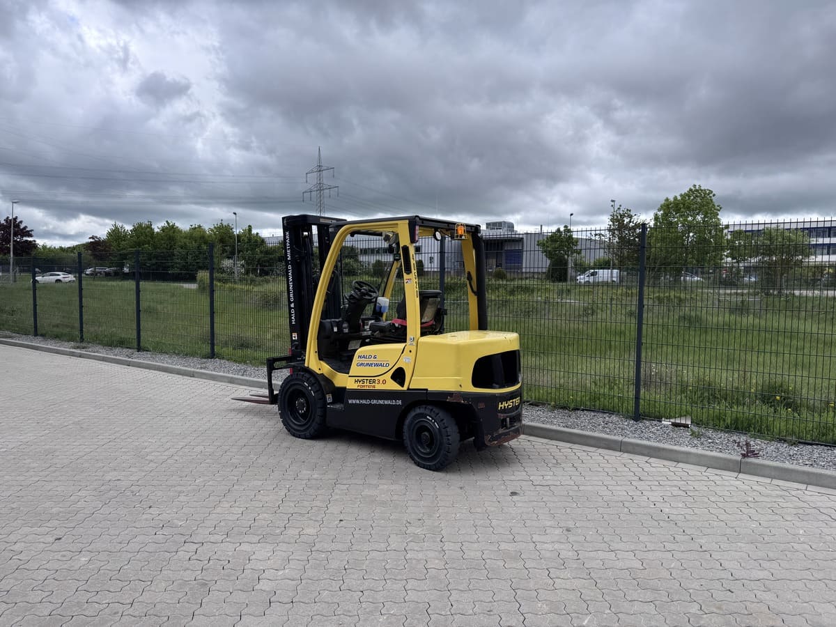 hyster-h3-0ft-d-diesel-frontstapler-triplex-4915mm image 3