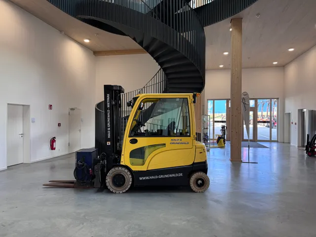 hyster-j3-0xn-elektro-frontstapler-vollkabine-heizung image 1