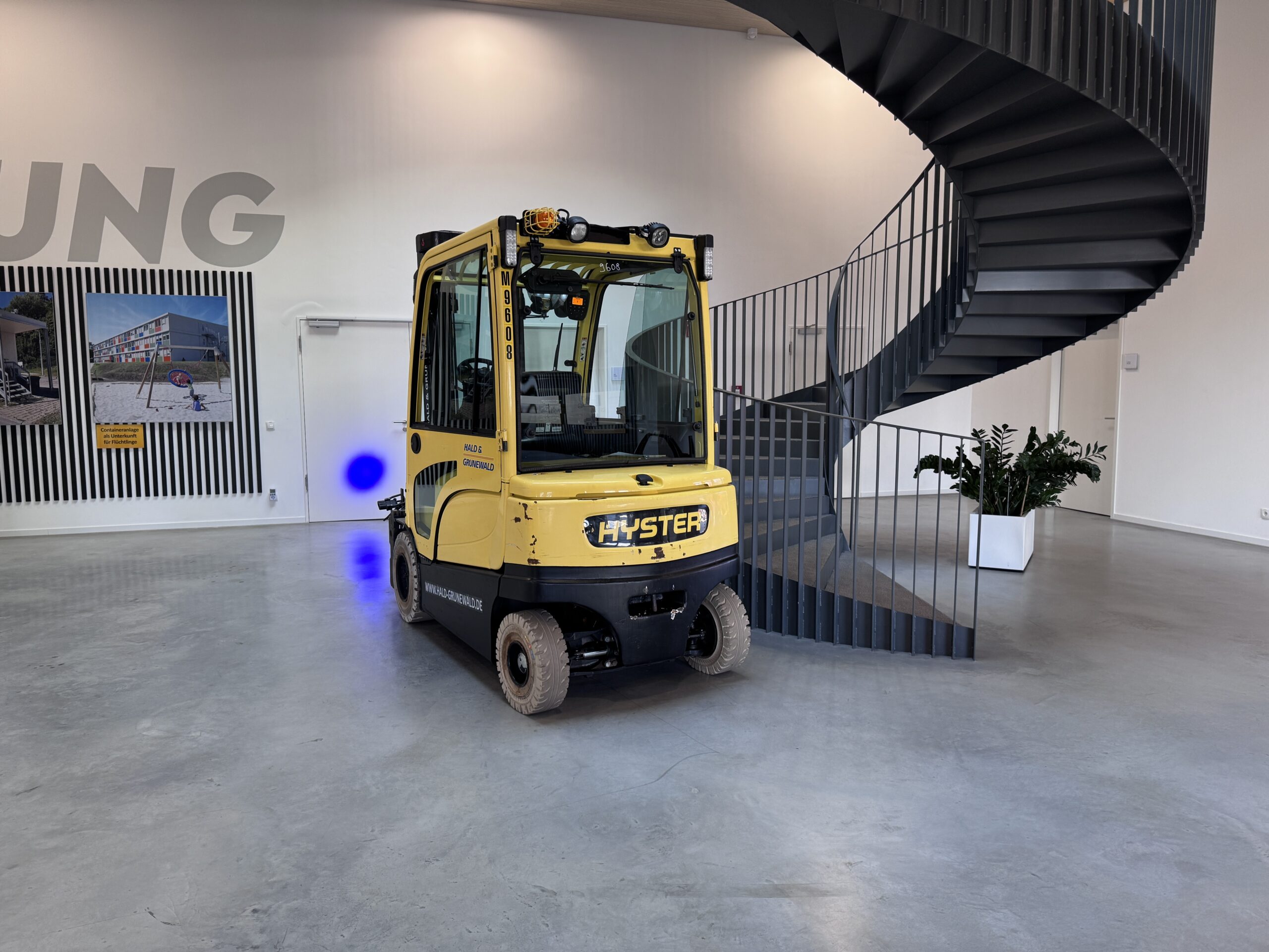 hyster-j3-0xn-elektro-frontstapler-vollkabine-heizung image 3