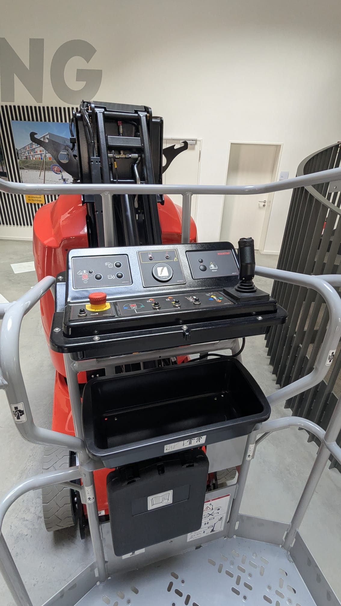 manitou-100-vjr-24v-elektro-vertikalarbeitsb-hne-10m image 2