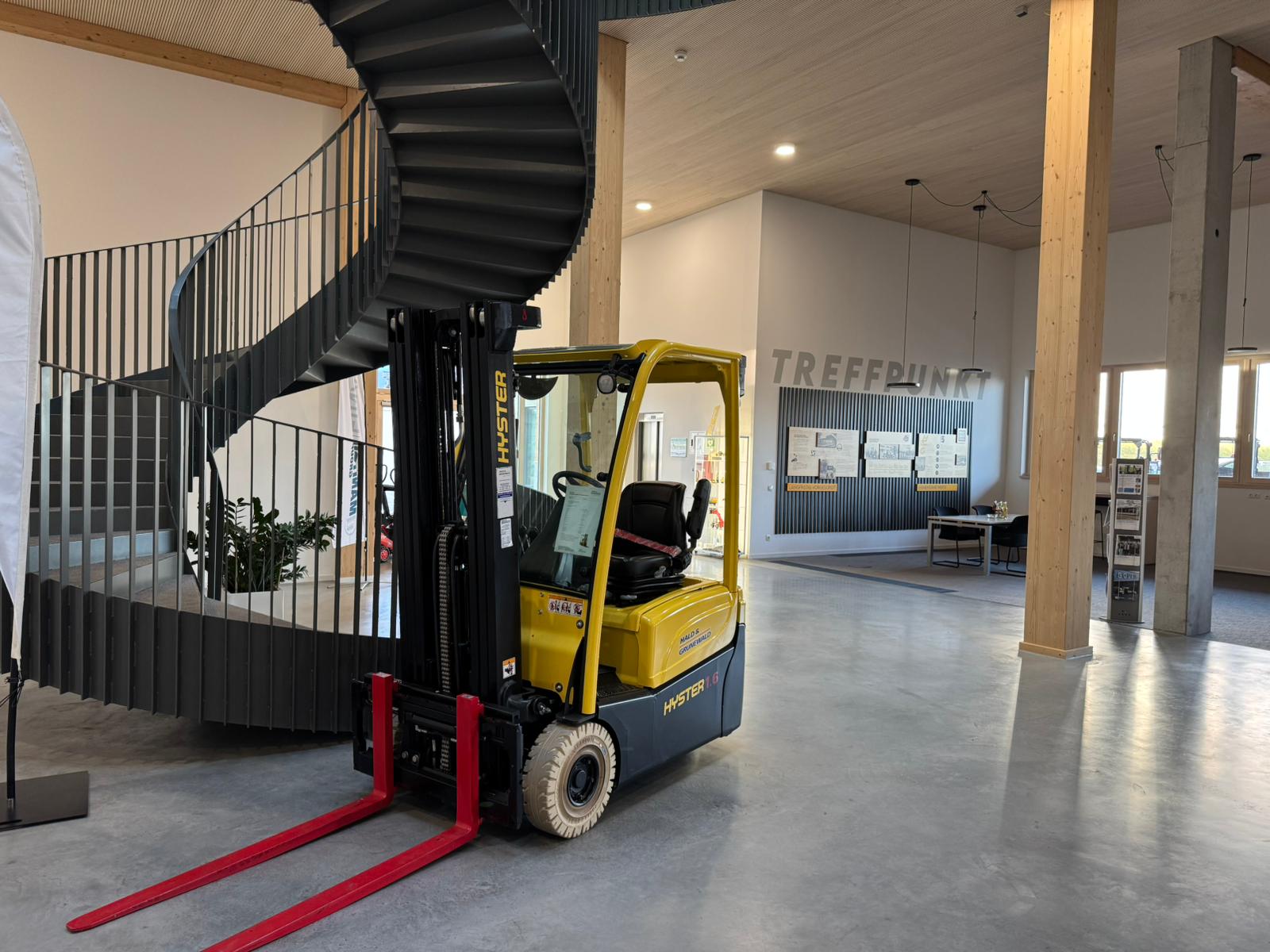 hyster-j1-6xnt-elektro-frontstapler-triplex image 4