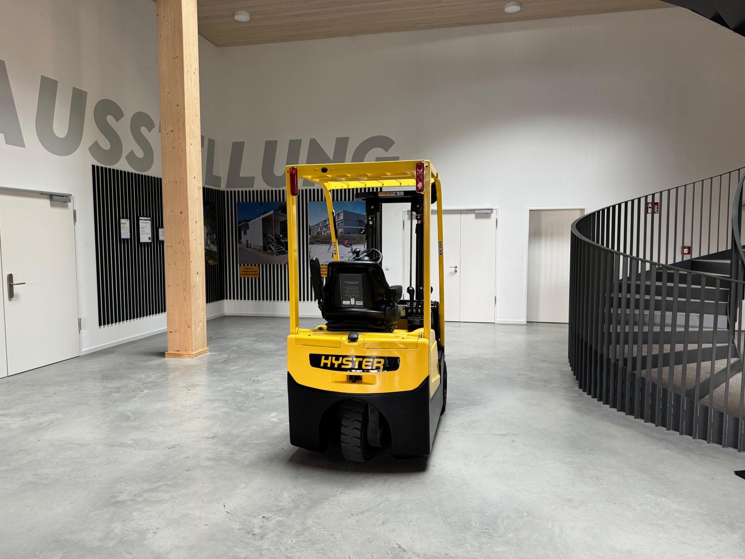 hyster-a1-3xnt-elektro-frontstapler-gabelstapler-service image 3