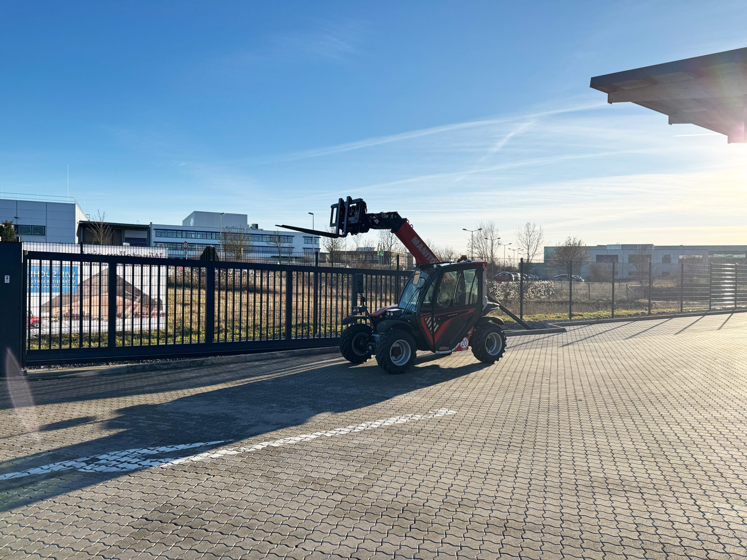 manitou-ulm-412-h-teleskopstapler-comfort-hakenaufnahme image 2