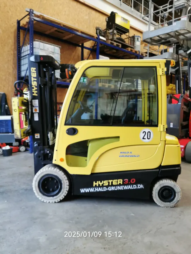 hyster-j3-0xn-elektro-frontstapler-triplex-4910-mm image 1