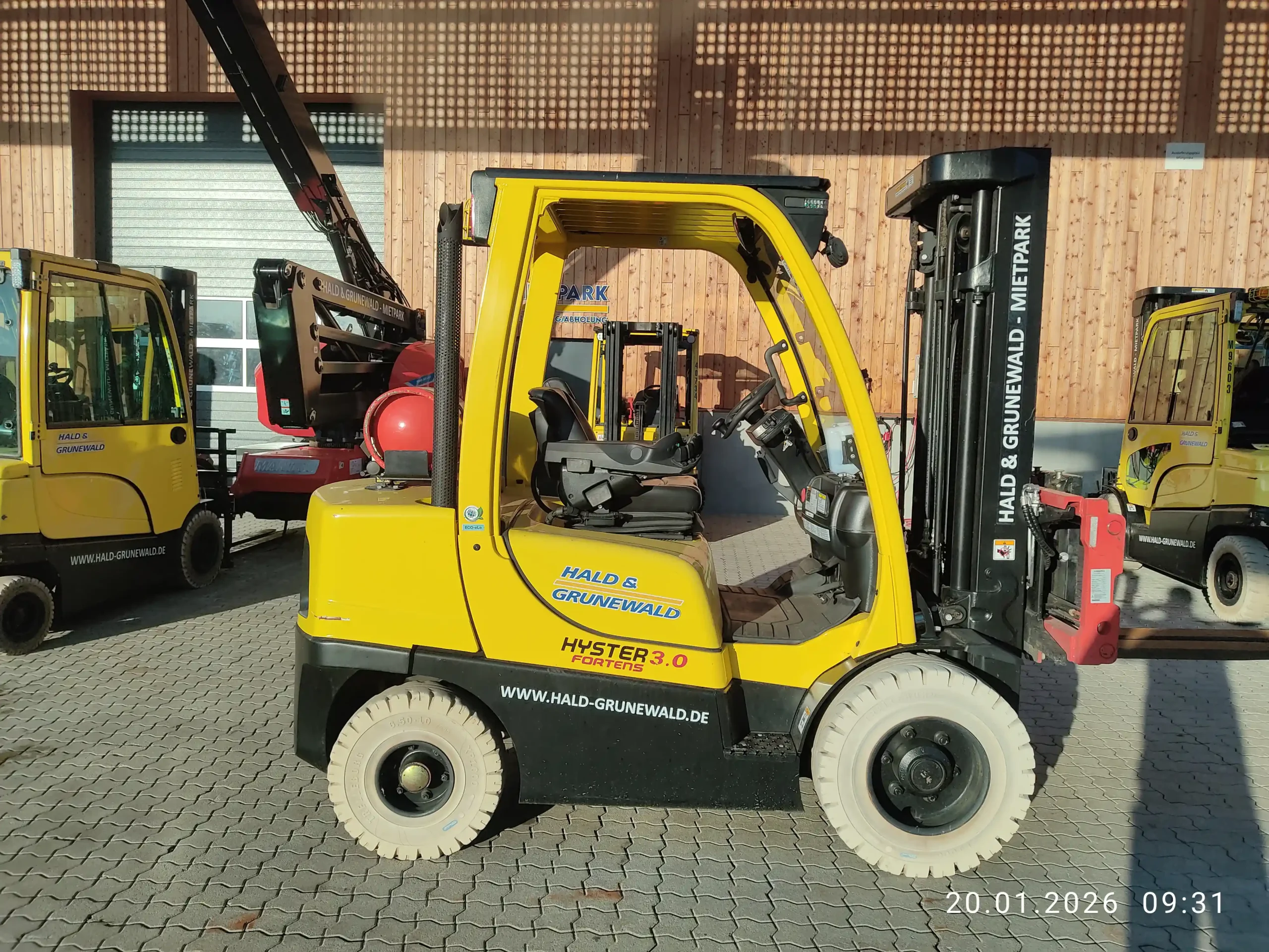 hyster-h3-0ft-l-gas-frontstapler-triplex-4915-mm image 1