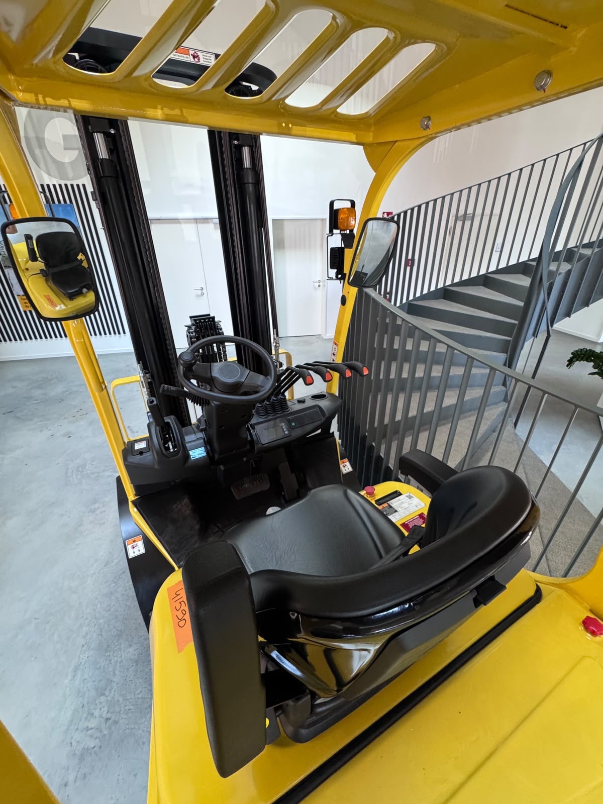 hyster-j3-0xtlg-elektro-frontstapler-triplex-lithium image 4