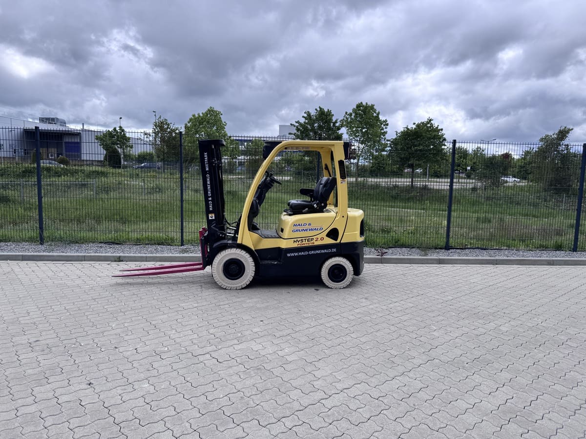 hyster-h2-0fts-d-diesel-frontstapler-triplex-4300-mm image 1