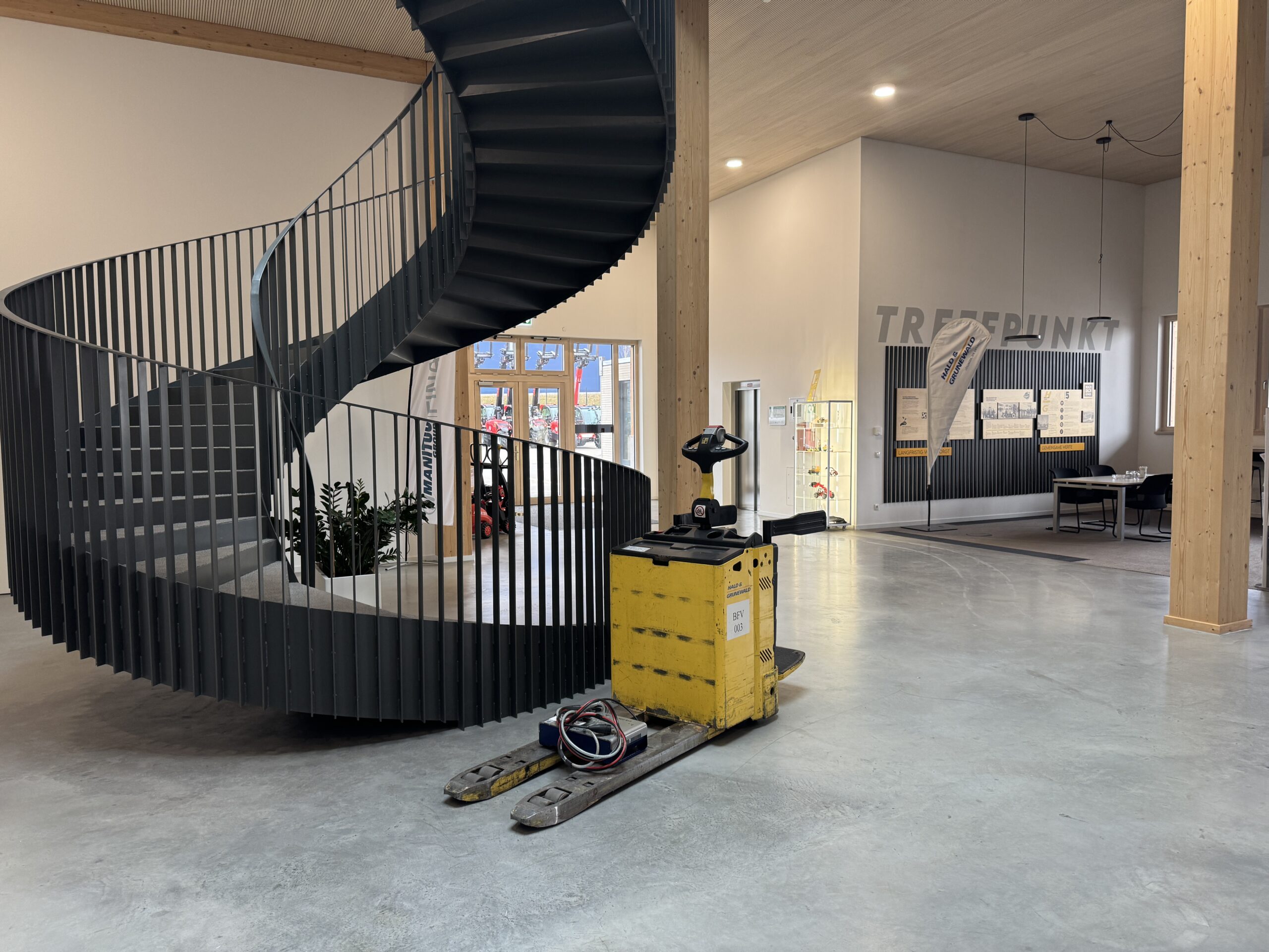 hyster-p2-0se-elektro-niederhubwagen-mit-fahrerstand image 4