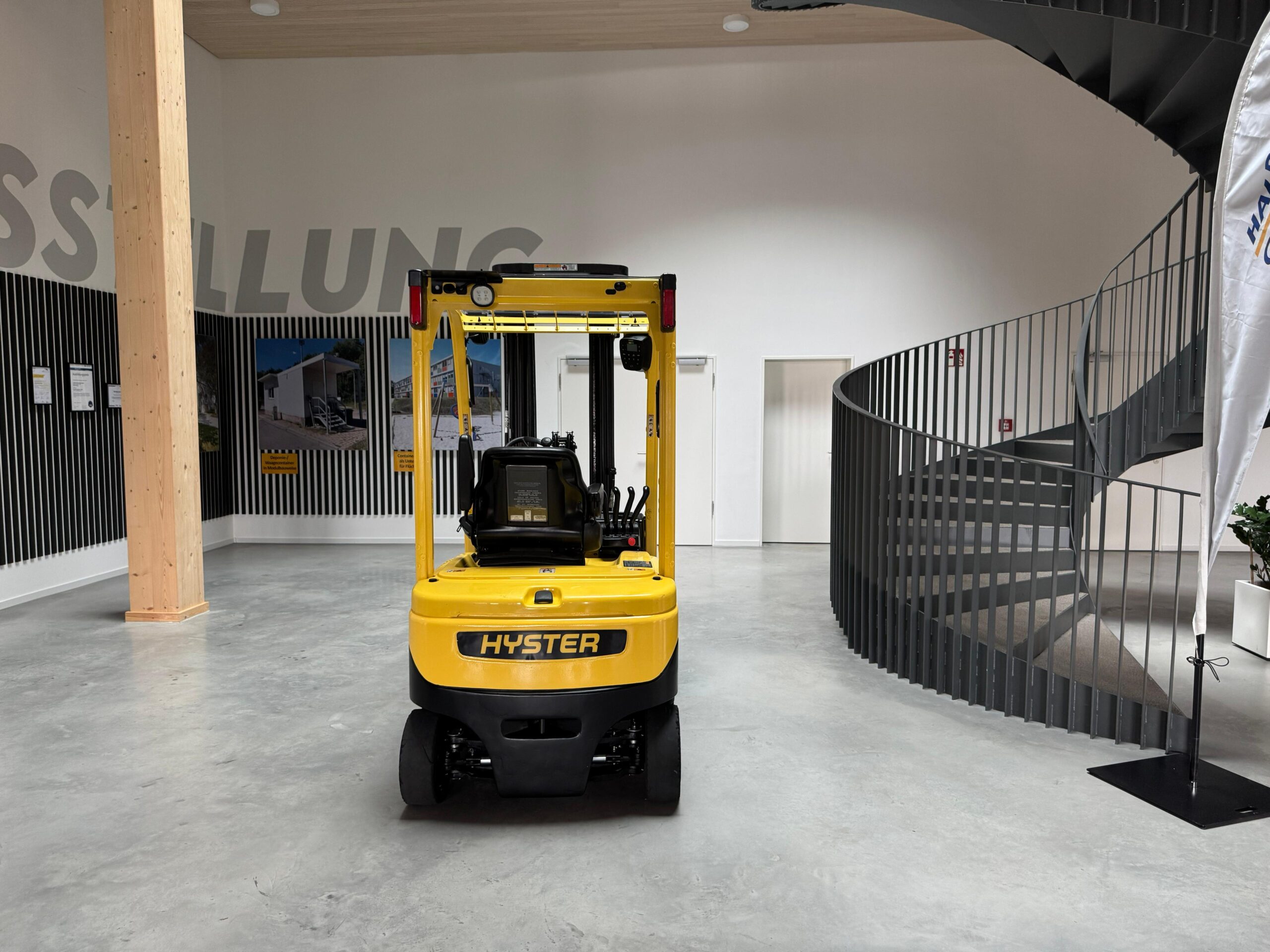 hyster-j1-6xn-elektro-frontstapler-seitenschieber image 3