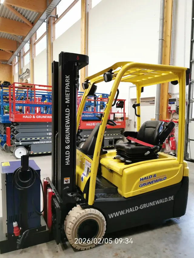 hyster-j2-0xnt-elektro-frontstapler-triplex-4900-mm image 1