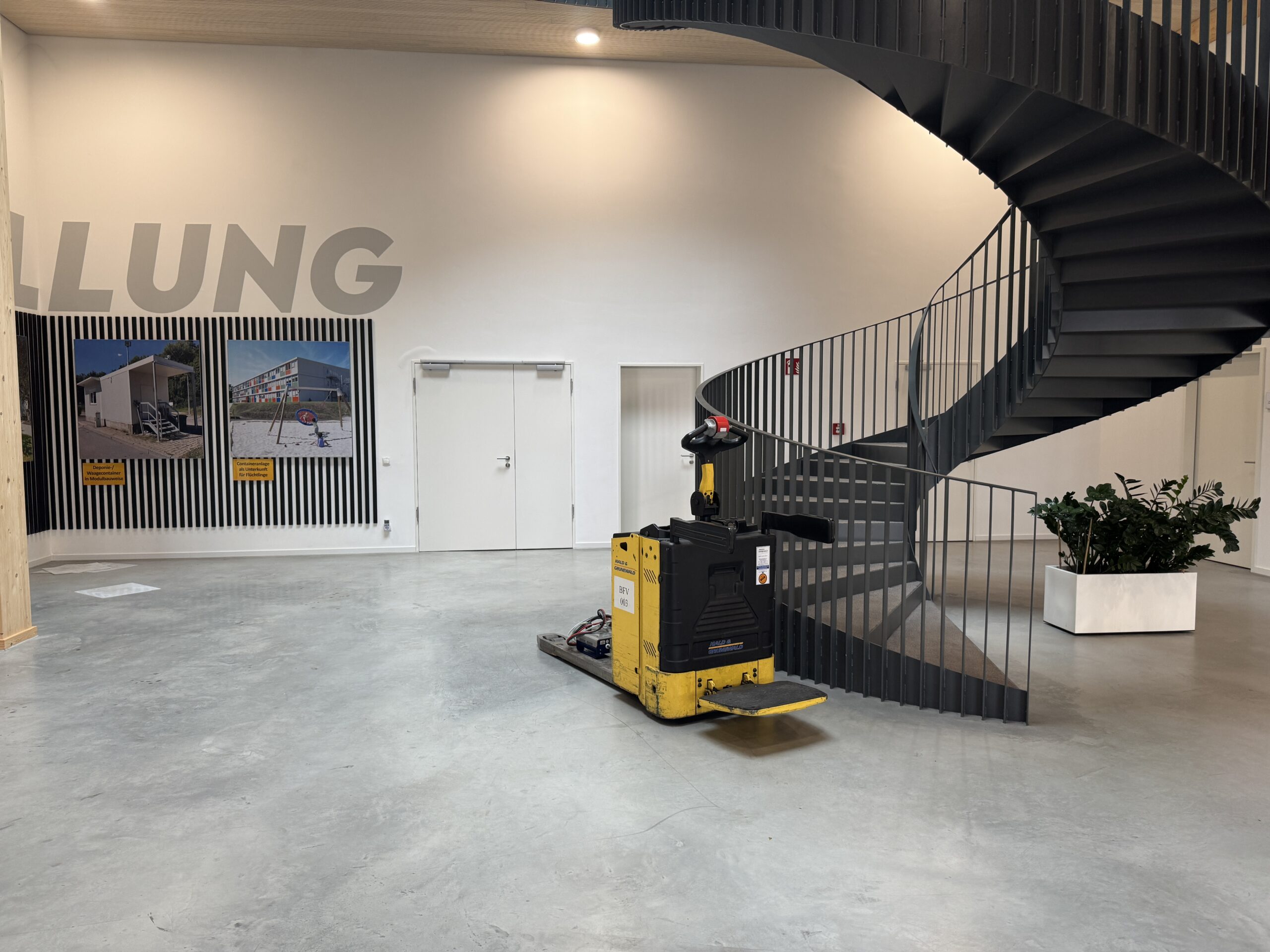 hyster-p2-0se-elektro-niederhubwagen-mit-fahrerstand image 3