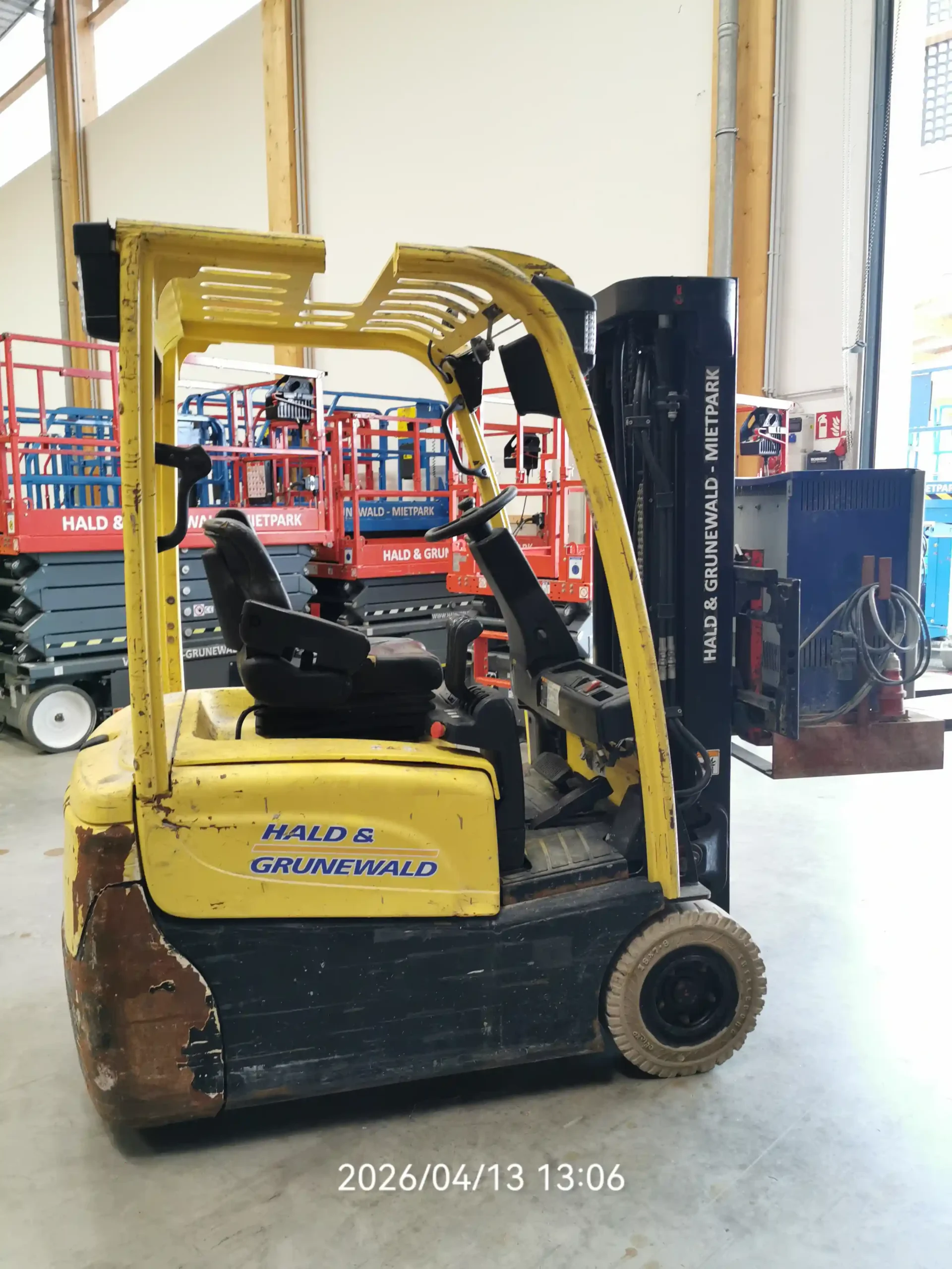 hyster-j1-6xnt-elektro-frontstapler-triplex-seitenschieber image 3