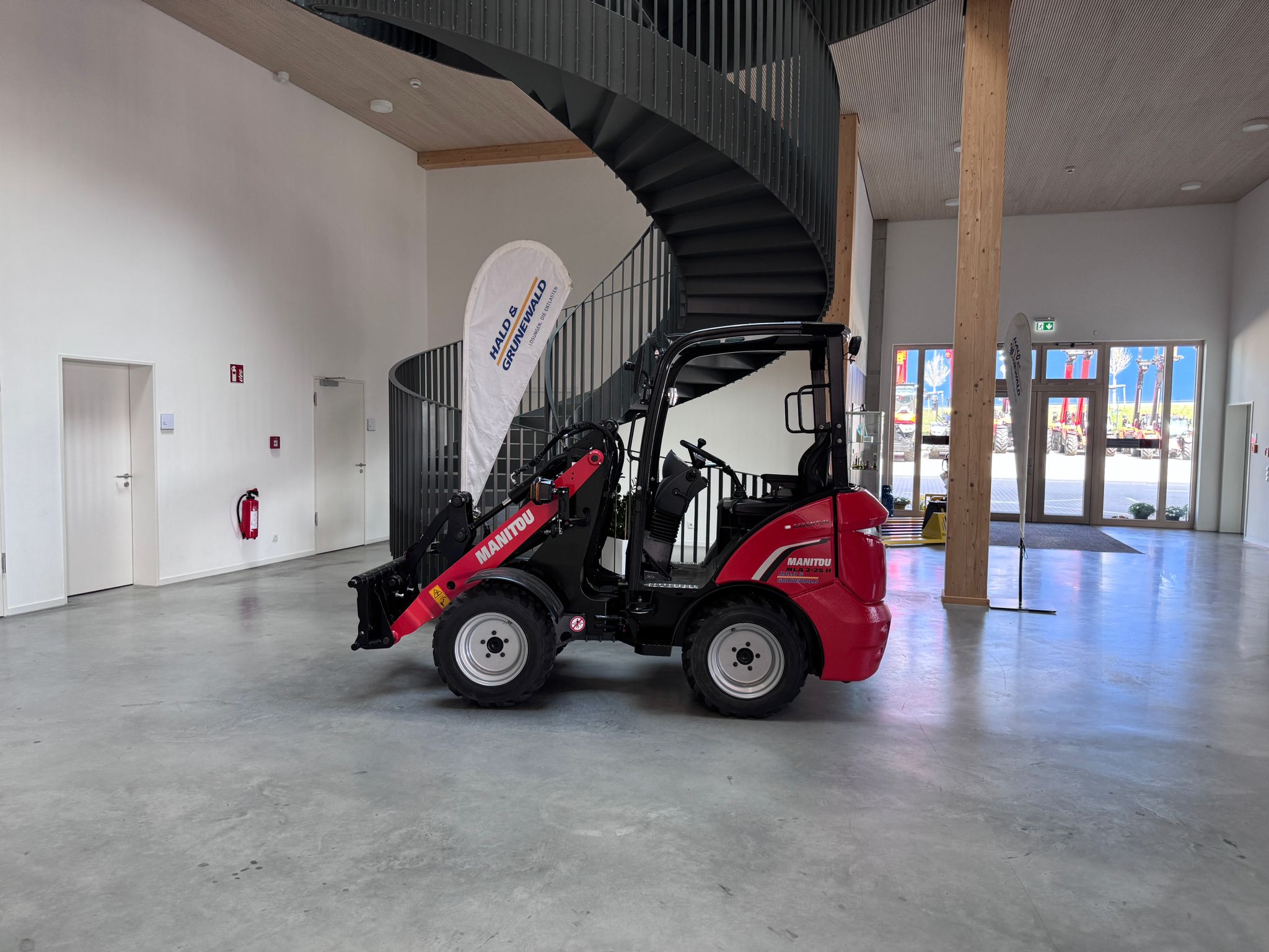 manitou-mla-2-25-h-p-st5-s1-radlader-mit-euro-aufnahme image 1