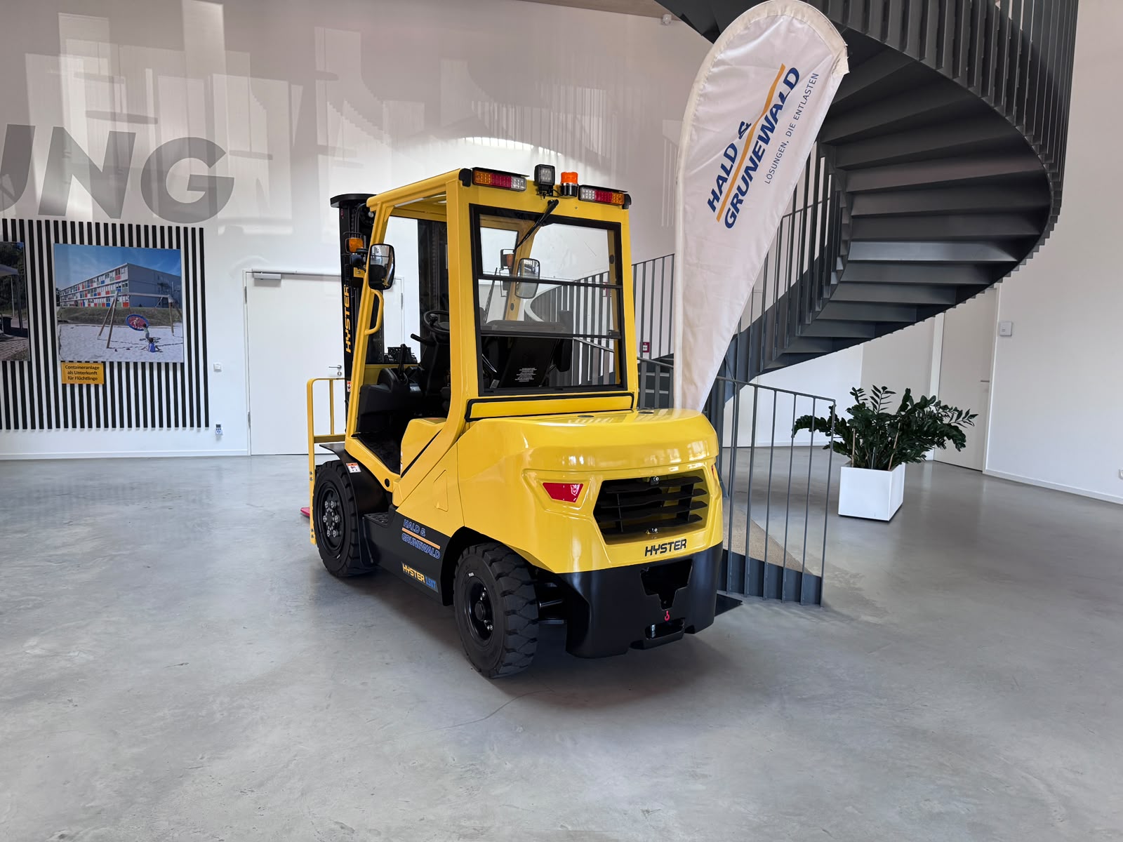 hyster-j3-5xtlg-elektro-frontstapler-lithium-triplex-4800mm image 4