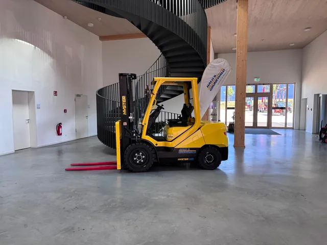 hyster-j3-5xtlg-elektro-frontstapler-lithium-triplex-4800mm image 1