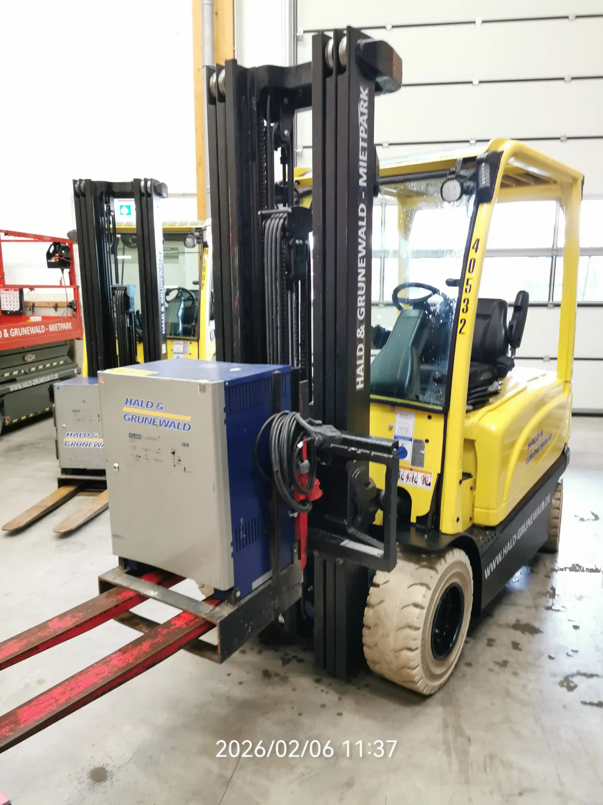 hyster-j2-5xn-elektro-frontstapler-triplex-5500-mm image 1