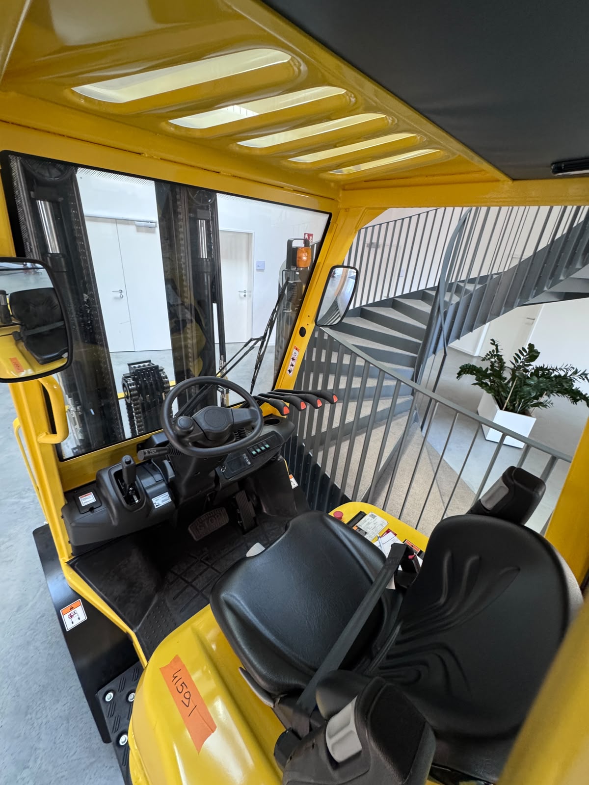 hyster-j3-5xtlg-elektro-frontstapler-lithium-triplex-4800mm image 3